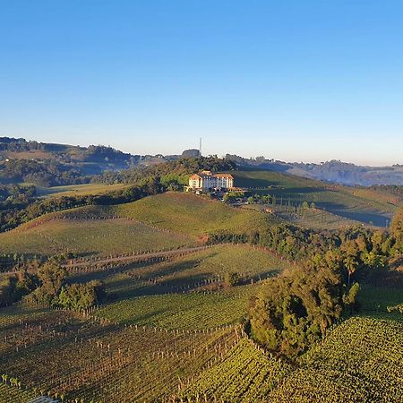 호텔 앤 스파 도 비뇨, 오토그래프 컬렉션 벤투곤살베스 외부 사진 A view of the Monferrato hills