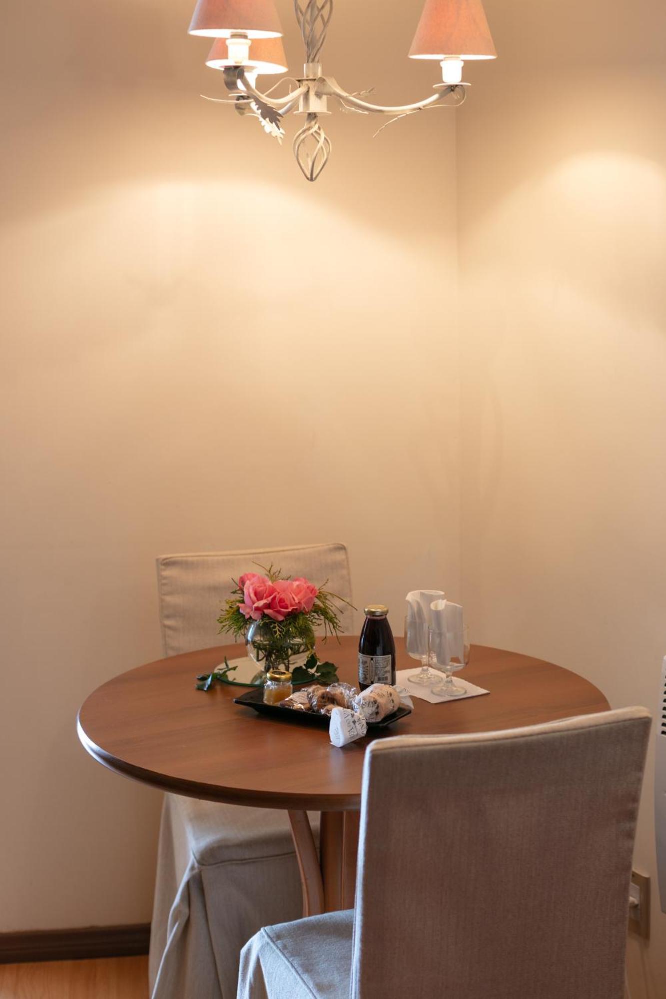 호텔 앤 스파 도 비뇨, 오토그래프 컬렉션 벤투곤살베스 외부 사진 A table with a white tablecloth