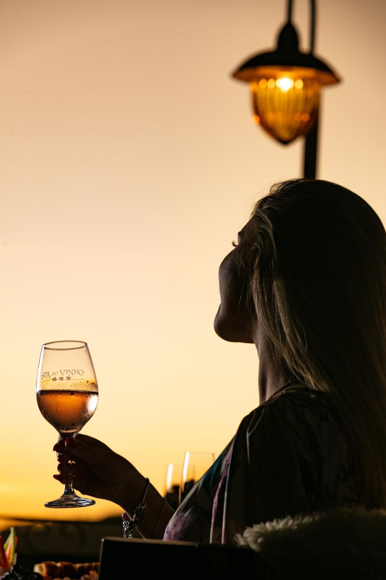 호텔 앤 스파 도 비뇨, 오토그래프 컬렉션 벤투곤살베스 외부 사진 A glass of sherry